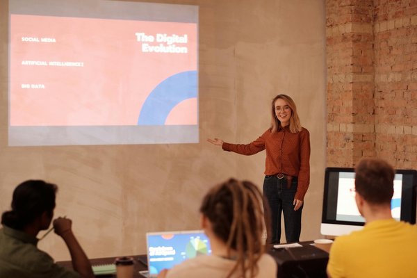 Découvrez les Bénéfices Incontournables de la Formation Professionnelle en Milieu d'Entreprise