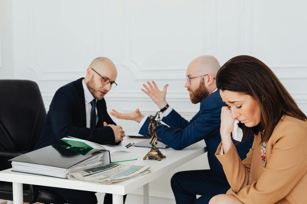 Décodage du litige commercial : Définition, impacts et solutions
